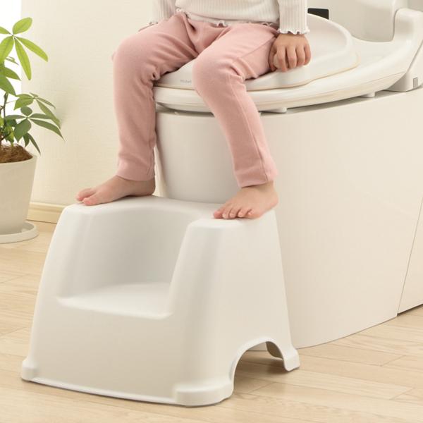 サイズ/約幅36×奥行30.5×高さ25cm重量/約650g内容量/1台材質/本体：ポリプロピレンゴム脚：ポリエチレン生産国/日本製耐熱温度/100度パーツ別耐熱温度/ゴム脚：80度対象年齢/1歳6カ月頃〜6歳頃●トイレの「まえ」にドアがあ...