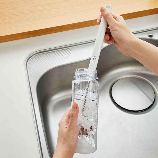 サイズ/約幅5×奥行5.5×高さ30cm使用時:全長約40cm重量/約44g内容量/1個材質/柄：ABS樹脂、ポリプロピレン軸：ステンレスブラシ：ポリプロピレン生産国/中国製耐熱温度/80度●伸縮ブラシでペットボトルの底までスッキリ綺麗に洗...