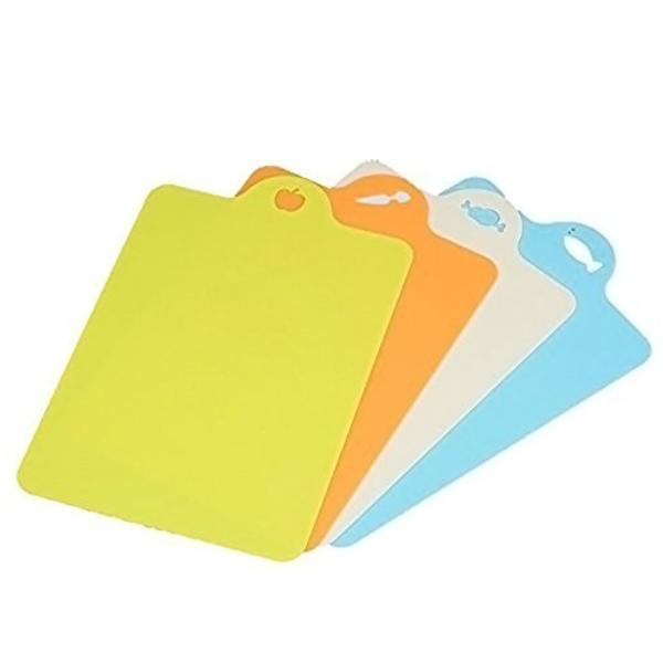 サイズ/1枚あたり：約幅29.2×奥行19×厚さ0.1cm重量/1枚あたり：約100g内容量/4枚入材質/ポリプロピレン生産国/日本製●使い分けに便利なシートまな板4枚セットです。●食材をイメージしやすい色と型抜きで、わかりやすいです。●肉...