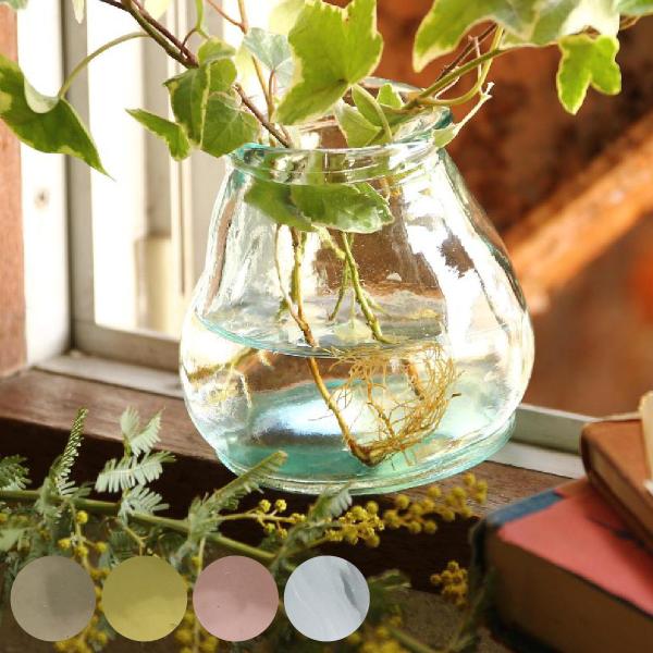 サイズ/約高さ9.5cm直径：約10cm口元直径：5cm内容量/1個材質/リサイクルガラス種類/ブラウン、イエロー、パープル、クリア生産国/スペイン製●100％リサイクルガラスを使用した環境にやさしいフラワーベースです。●スペインで丁寧に作...