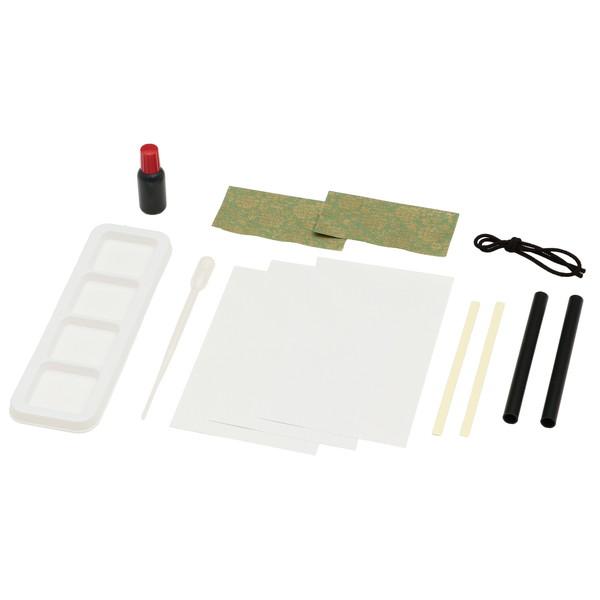 水墨画作品をタペストリーとして飾れる基本セット！はじめての水墨画に必要な画材一式に、タペストリーとして飾れるパーツが付いたセットです。商品サイズ：枠用和紙：100×50mm、茶紐：約450mm、パイプ：φ10×120mm、画仙紙：100×1...