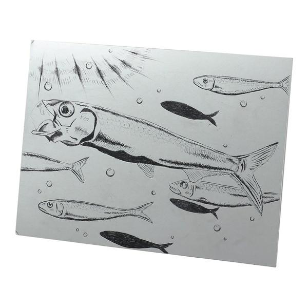 スクラッチすると黒色が出てくる銀色のスクラッチボード！スクラッチすると黒色が出てくる銀色のスクラッチボードです。縦向きにも横向きにも飾ることができる紙製スタンドが付属します。商品サイズ：190×265×1mmセット内容：スクラッチボード×1...