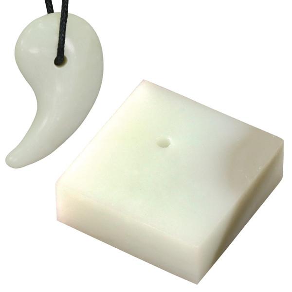 ●非常にやわらかい●水性ペンで着色できる※ひもは付属しません。※天然石のため色・柄に多少のバラつきがあります。商品サイズ：35×35×12mm包装形態：内箱（60入）