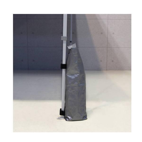 重しに入手が容易な水を使用し、設営したテントの支柱にそれぞれベルトで簡単に固定できる風対策品です。（全モデル対応）対応モデル：全モデル材質：ポリエチレン　シルバーセット内容 ウエイトバッグ×6、水袋×6満水時重量 約10kg（10リットル）...