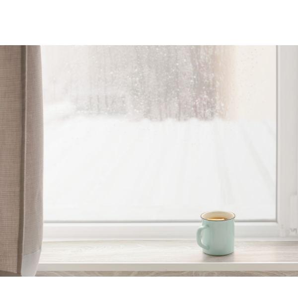 窓から伝わる冷気や熱気をカットし、冷暖房効率アップ！！用途　寒さ対策、スクリーン、断熱テンションポール式なので設置が簡単幅も丈も、サイズ調整可能抗菌、防カビ、UVカット部分留め用ファスナーテープ付き2ｃｍ×10ｃｍ仕様材質：塩化ビニル樹脂色...