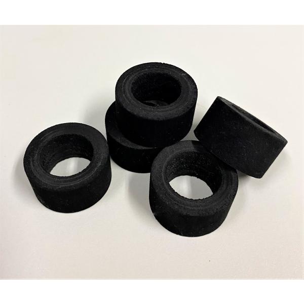 ロッド製作時に発生した端材です。片面は、元の素材を切断した面が不均一になっております。スペック値通りではない場合もございます。神経質な方はご遠慮ください。クレーム、返品は不可となります。材質：EVA幅：およそ1.5cm(多少の誤差あり)外径...