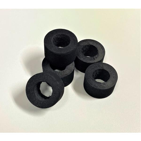 ロッド製作時に発生した端材です。片面は、元の素材を切断した面が不均一になっております。スペック値通りではない場合もございます。神経質な方はご遠慮ください。クレーム、返品は不可となります。材質：EVA幅：およそ1.5cm(多少の誤差あり)外径...