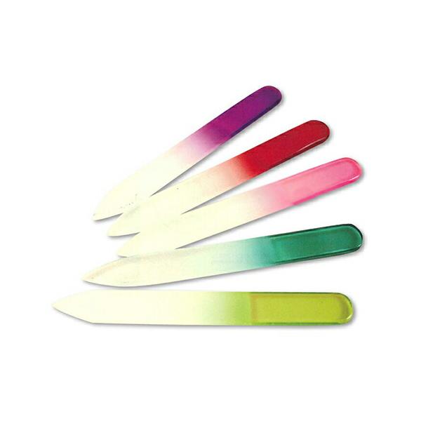 自爪の長さや形をきれいに整えるアイテム● 使いやすく滑らかな仕上がり● クリスタルガラス使用のやすり● 消毒や洗浄が可能で、清潔に利用することができます。● ソフトケース付き● 持ち運びに便利なコンパクトサイズ● 選べる5色のカラー展開