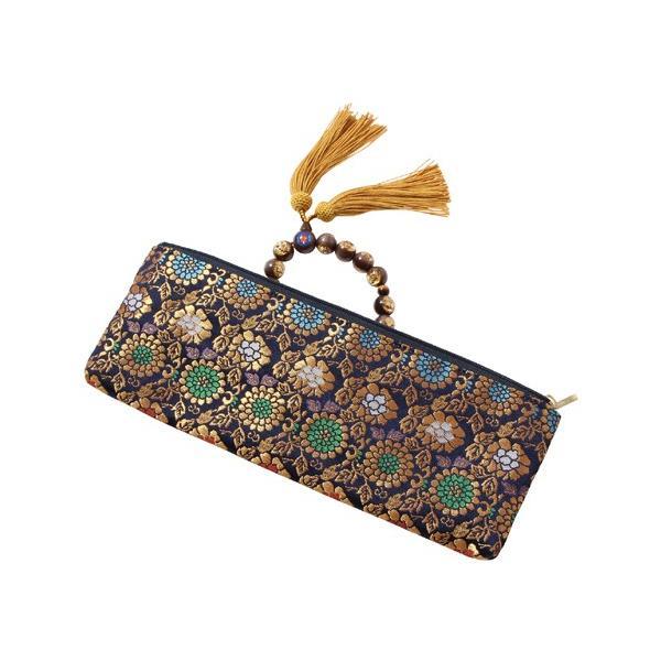 手触りの良い、高級感のある輪袈裟・念珠入れです。大きめの男性用の片手念珠や、108玉の念珠が収納可能です。チャック留めで簡単に開閉することができます。紺、赤の2種類をご用意しています。また、輪袈裟を2つ折りにすると、スッポリ納まる大きめのサ...