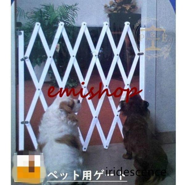 キッチンなどの立ち入りを防ぎたい場所や、玄関などからの飛び出しを防止するのに役立つペット用ゲート。※安全を保証するものではございません。【サイズについて】M：高さ48cm、長さ60-110cm、733gL：高さ82cm、長さ60-110cm...