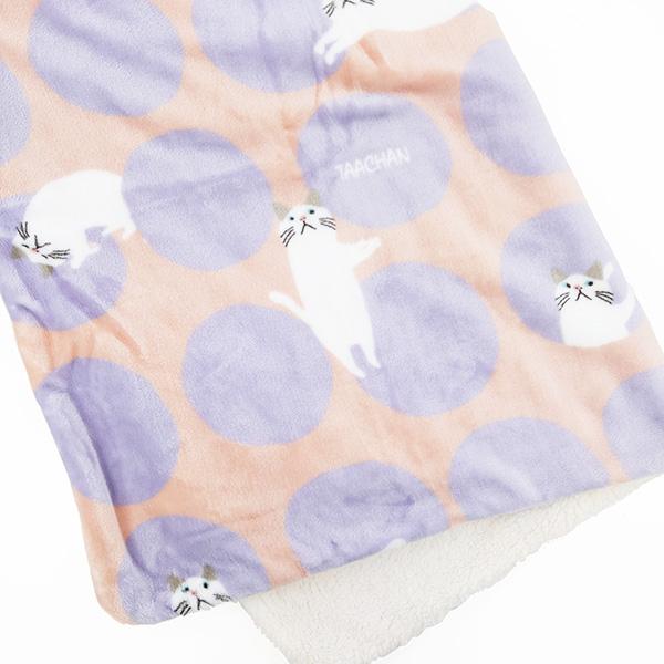 表面はとても柔らかくなめらかなマイクロフランネル素材。ずっと触っていたくなるような優しい手触りです。裏面は厚みのあるボア素材でふんわりあったか。約100×73cmのゆったりサイズで足下まであったか。柔らかい肌触りで赤ちゃんのお昼寝にもオスス...