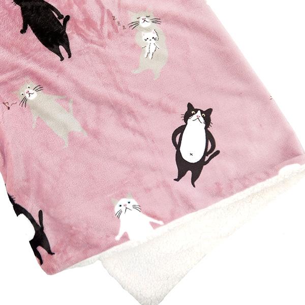 表面はとても柔らかくなめらかなマイクロフランネル素材。ずっと触っていたくなるような優しい手触りです。裏面は厚みのあるボア素材でふんわりあったか。約100×73cmのゆったりサイズで足下まであったか。柔らかい肌触りで赤ちゃんのお昼寝にもオスス...