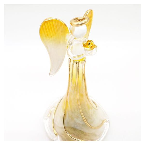 すらっと伸びたシルエットが美しいガラス天使オルゴール。底面についている円盤の巻き鍵を回すと、オルゴールの音色が流れ、曲に合わせて天使が回転します。【曲目】花のワルツ曲目の変更は出来ません。サイズ / 約直径60×高さ125mm素材 / ガラ...