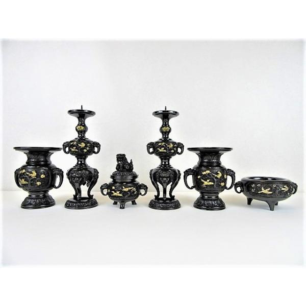 在庫処分 仏具 特上山茶花模様型六具足 黒色 おはぐろ色 4.0寸 色付