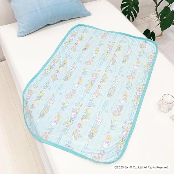 ひんやり冷たいひざかけブランケットシリーズ。大人もしっかり使える70x100cmサイズ。材質  ポリエステル表面は可愛いキャラクターデザインを施した、ひんやりクールな冷感生地を使用。裏面はふわふわパイル生地で、タオルケットとしても使えます。...