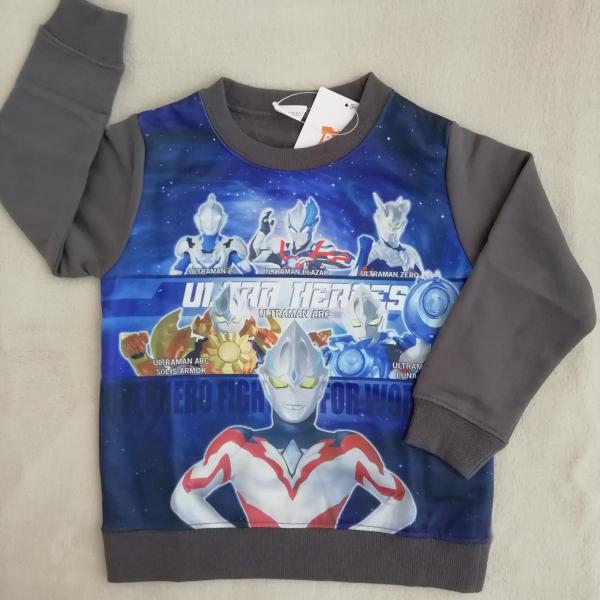 表地と裏地で質感が異なる二重構造生地のスウェットシャツになります裏毛タイプはタオルのように吸水・吸湿性に優れていて生地も薄手だから重ね着しやすいです【素材】前身頃　　＝ポリエステル100％　　　　後身頃・袖＝ポリエステル65％・綿35％　　...