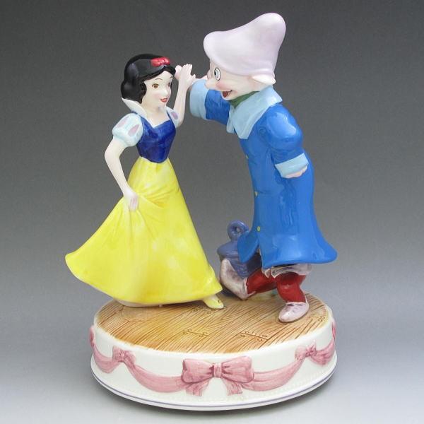 白雪姫＆ドーピーSchmidオルゴールSchmid社　1990年代前半曲：Someday My Prince Will Come陶器製高22cm　箱あり　状態良好フィギュアが回転してオルゴールが鳴ります。出品時点ではほぼ発売当初の様に鳴って...