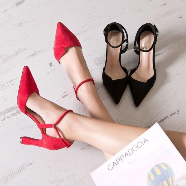 アンクルストラップ付チャンキーヒール パンプス ポインテッドトゥ