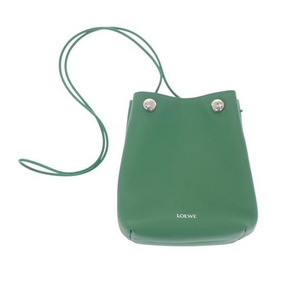ロエベ LOEWE ペブルポーチ CANBSPPX01 ショルダーバッグ カーフ グリーン 緑 シルバー金具 レディース 上品【中古】【Aランク】 LOEWE（ロエベ） ペブルポーチ CANBSPPX01 ショルダーバッグ カーフ