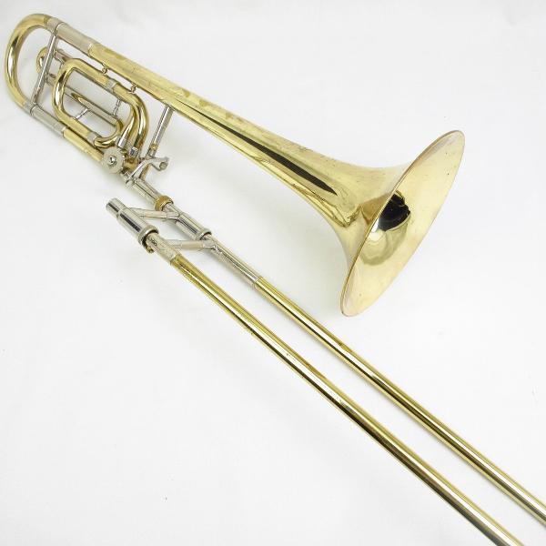 バック トロンボーン 42B GLワンピースイエローブラスベル、ラッカー仕上げの太管テナーバストロンボーン。全体に傷やラッカーの剥がれが見られる他、ベルを中心に凹みや修正痕が残っていますが、演奏には問題ありません。全体調整済みですので、すぐ...