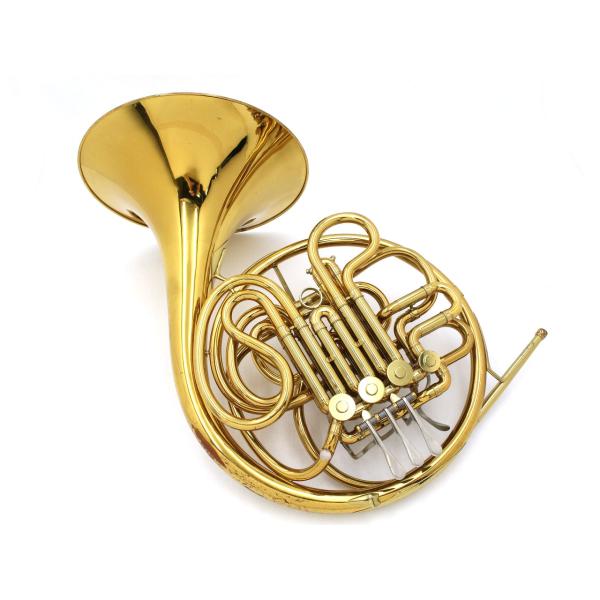 C.G.コーン　フレンチホルン　6Dシリアル番号508596イエローブラスベル、ラッカー仕上、F/Bbフルダブル、4ロータリーのクルスペタイプモデル。シリアル番号から2000年代製造のものと思われます。適度な抵抗感と明るい音色でスチューデン...