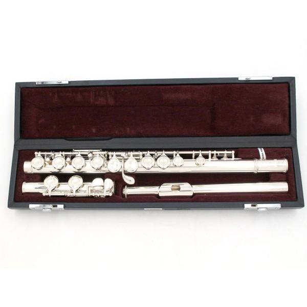 ヤマハ フルート YFL-411シリアル番号D68353　管体重量436グラム(頭部管89グラム)管体銀製、その他洋白、洋銀製、銀メッキ仕上、Eメカニズム付の2002年から2016年に作られたモデル。現行のYFL-412と同グレードの管体銀...