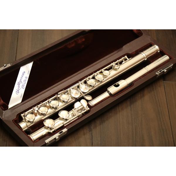 ■中古商品■機種：フルート■メーカー：ミヤザワ■モデル名：Gi-BU ST■シリアル：#48218■コンディション：全体的に使用キズ、管体に凹み修正後が見られます。■商品ランク:B+■メンテナンス：クリーニング、全体調整済み■付属：純正ハー...
