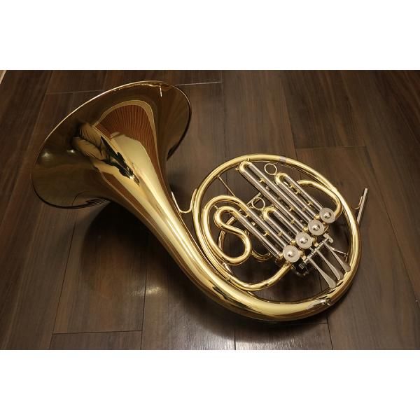 ■中古商品■機種：B♭シングルフレンチホルン■メーカー：ヤマハ■モデル名：YHR-321■シリアル：#206580■コンディション：全体的に使用キズの発生。ベルフレアからベル管にかけて凹み修正跡、凹みが残ります。4番管に凹み修正跡。マウスパ...