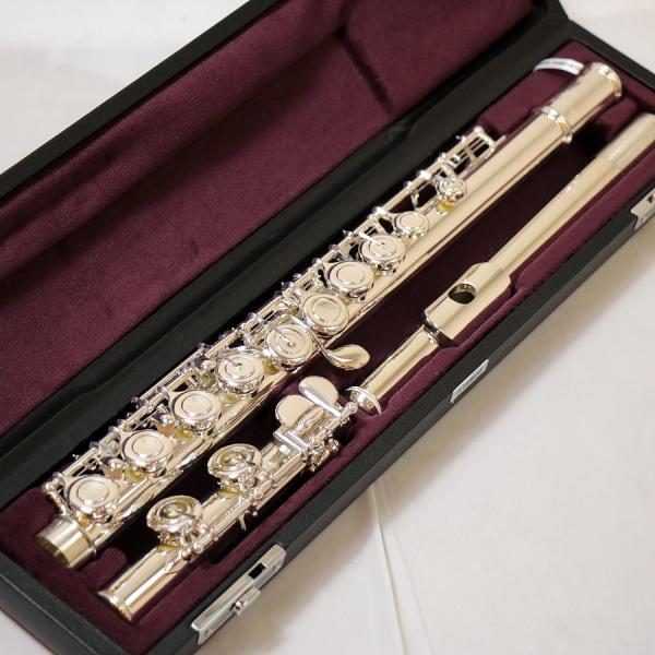 ■中古商品■機種：フルート■メーカー：ヤマハ■モデル名：YFL-412■シリアル：#195368■コンディション：全体的に細かな使用キズ程度でコンディション良好です。■商品ランク:B+■メンテナンス：クリーニング、全体調整済み■付属：純正ハ...
