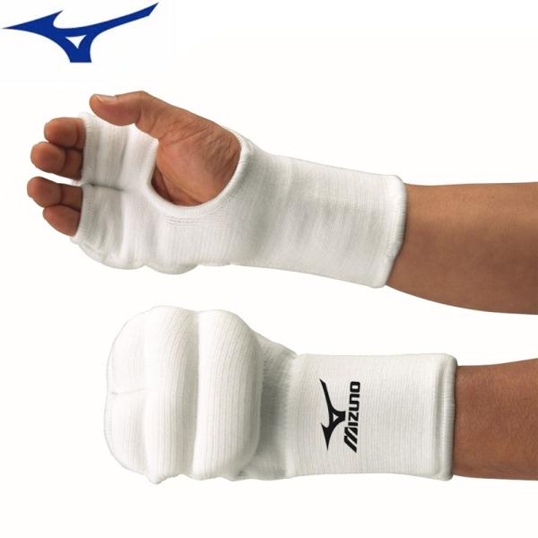 ■商品情報汗などの臭いに対して消臭効果があり、デオドラントテープが臭気成分と触れる事により不快臭を減少させます。（臭気成分：アンモニア・酢酸・イソ吉草酸などの臭いに対して効果があります。）拳サポーター(両手1組／空手)[ユニセックス]品番：...