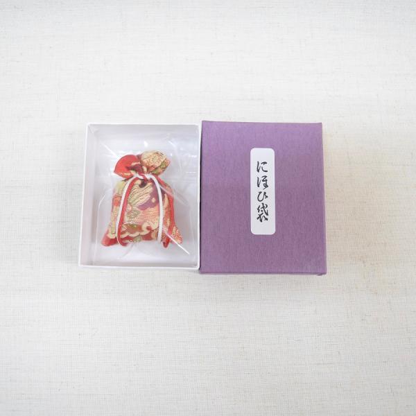 ◆商品セット内容[特製香]特製金襴大　１ヶ縦7cm×横5cm箱入りお紐は見本と同じ、紅白二本になります。２枚目のお写真は色見本になります。＊ご指定のお色系統でご用意致します。お柄は選べません。お柄の出方は見本とは異なりますのでご了承下さいま...