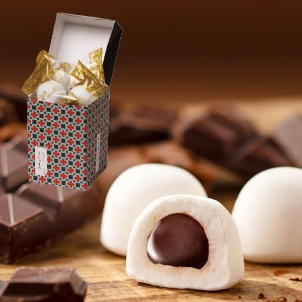 ホワイトデーの文化は、石村萬盛堂のマシュマロデーからはじまりました。ふんわりもっちり生地のマシュマロで、たっぷりのチョコクリームを包みました。空気を抱き込みながら丁寧につくるマシュマロ生地は、生地のきめ細やかさと弾力が特徴です。ホワイトデー...