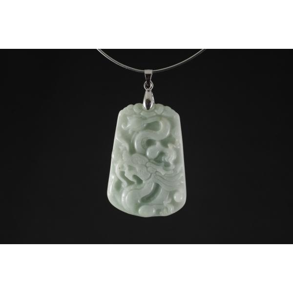 ペンダントトップ ミャンマー産翡翠（龍彫り） ／ptjad-09 : 天然石