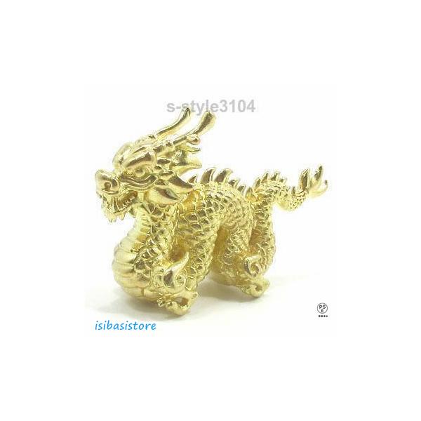 金色に輝く龍の置物は、金運を引き寄せるパワーは、強力といわれています。風水では、龍は究極の開運?幸運のシンボルとされており、全てのエネルギー（気）の源であると考えられています。材　質真鍮大きさ長さ約6.5cm×高さ約4.5cm※画像環境や撮...