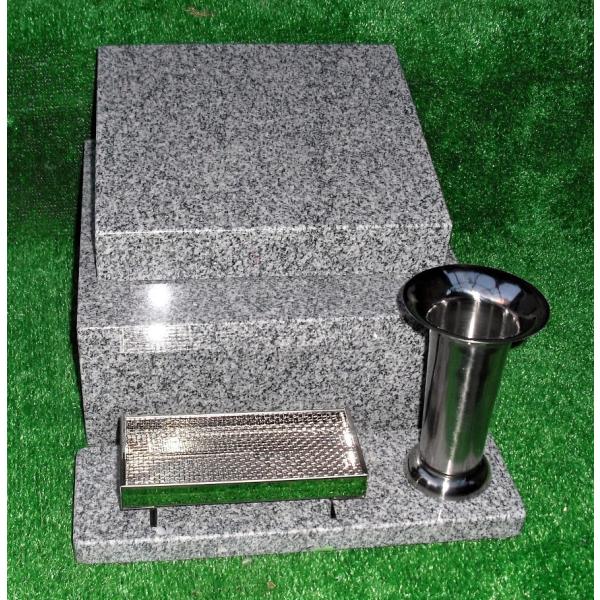 ペットの墓 本格文字彫入れ型 納骨所（直径15cm）付 青御影石  (28×37×高さ2１cmの大型））  ステンレス金具 設置用資材付き