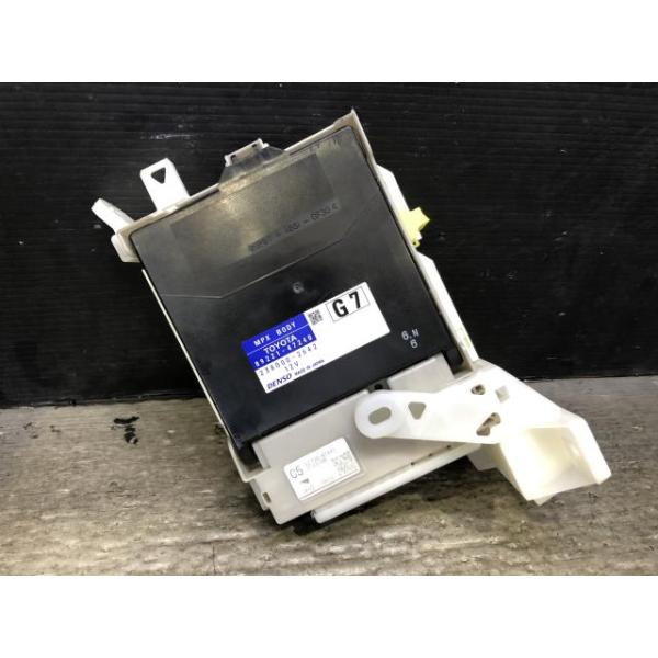 プリウスα DAA-ZVW41W ヒューズボックス Sツーリングセレクション 5人