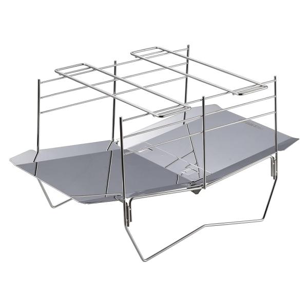 「商品情報」ソロキャンプやツーリングに最適。軽量コンパクトな焚き火台。40cmの薪が切らずに載せられる。煮炊きができるゴトク付き。ゴトクは好きな位置にスライド可能。高さ3段階調節可能。錆びにくく丈夫なステンレス製。組立簡単！ネジ不要！薄型コ...