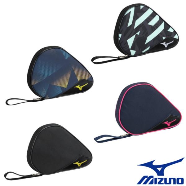 定番の1枚入り、コンパクトサイズケース。ベーシックな色に加え、グラフィックデザインも新登場、環境に配慮したリサイクル生地を使用。■品番：83JDC001■カラー：09:ブラック×ライトブルー14:ブルー×ゴールド87:ネイビー×ピンク95:...