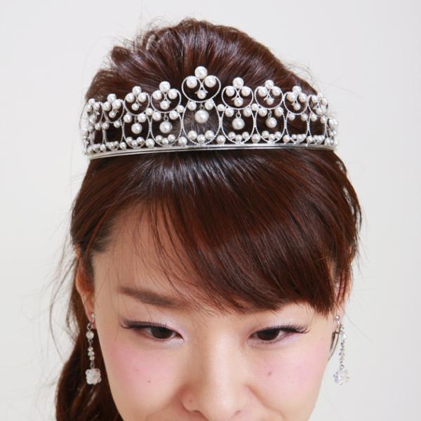 商品番号:FBOTI13【　ティアラ　レンタル　】■ 品質：ベース/シルバー   形状/コーム　シルバー＆パール■ サイズ（約）：幅　15cm　高さ　4.5cm※商品の色につきましては、お客様のご覧になられますパソコン機器及びモニタなどの違...