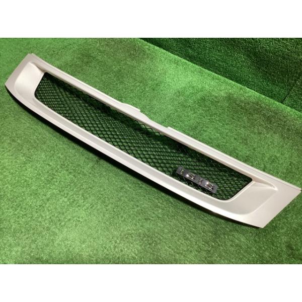トヨタ（TOYOTA） ANM15G アイシス フロントグリル 1F-9 EM : Itami