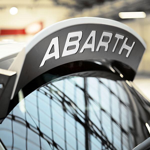 アバルト アバルト695リアウイング専用ロゴデカール 25040 アバルト アバルト695リアウイング専用ロゴデカール 25040