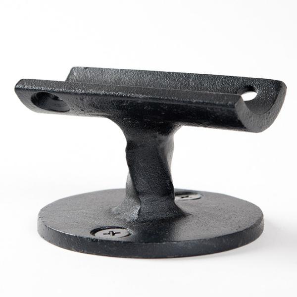 安定感のあるフォルムの直受けタイプ。サイズ（mm）［WT-J2］幅70mm × 奥行65mm × 高さ44mmブラケットの台座 直径φ65mm※付属品：M5-L45皿ネジ（壁側）、M5-L15皿ネジ（手すり側）※施工の注意点：下地木材厚み5...