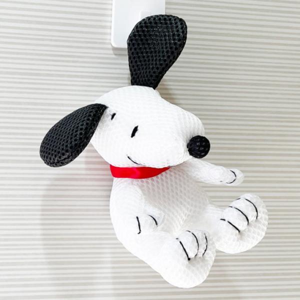 ●世界中で大人気の「PEANUTS」から、スヌーピーのバスぐるみが登場！●ボディスポンジとしても洗いやすく、乾きやすいメッシュ素材。●錆びないプラ製の鈴が入っているので、身体を洗う度に軽やかな鈴音が鳴りお子様に大人気の商品です！●お風呂時間...