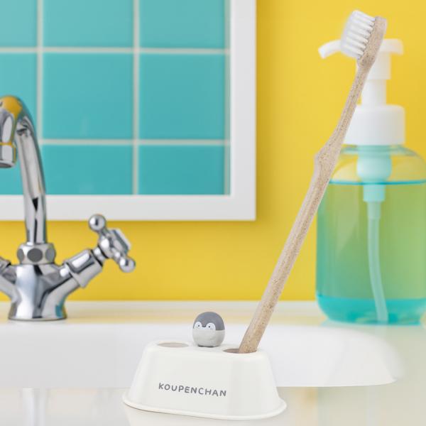 ●人気の歯ブラシスタンドシリーズに、家族やカップルで使いやすい2本用が仲間入り。●洗面所に置けば、毎日の歯みがきタイムがもっと楽しくなります♪●デスクでのペン立てとしてもおすすめです。■サイズ歯ブラシスタンド：約W71×D40×H46mm、...