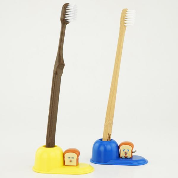 ●フィギュアがちょこんと乗った「歯ブラシスタンド」が登場！●洗面所に置けば、毎日の歯みがきタイムがもっと楽しくなります♪●デスクでのペン立てとしてもおすすめです。■サイズ約W65×D35×H24mm、差し穴幅直径14mm