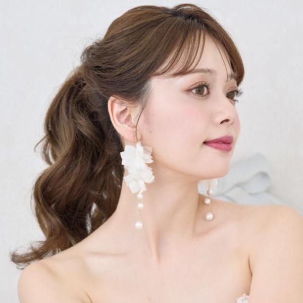 商品発送元：ANNAN WEDDINGバッグ・靴・小物WEDDING ACCESSORYお花パーツは360度可愛く見えるデザイン             イヤリング/ピアス　ME307DESIGNゴールドのチェーンとパールの揺れ感がおしゃれ...