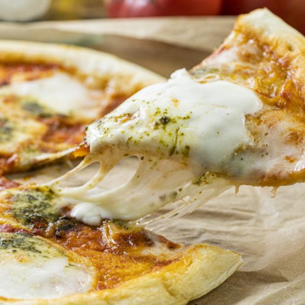 商品発送元：飛騨の牛乳屋・牧成舎公式オンラインショップフード・菓子セット内容：ミニピザ直径19?×4枚（マルゲリータ×２、和風山椒味・ご当地カレー味×各１）賞味期限：60日以上アレルゲン：乳成分、小麦、大豆、さば、リンゴ、豚肉、鶏肉、カシュ...