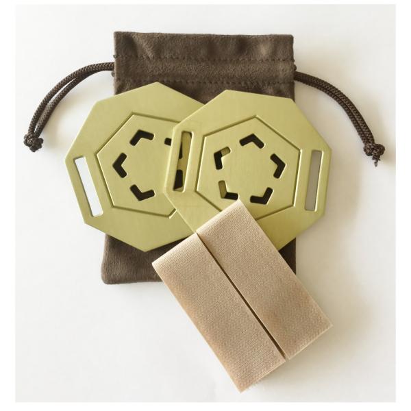 商品発送元：本物ショップ　えがおのたねヘルス・ダイエット、健康用品FTWという特殊なプレートをいつでもどこでも持ち運べる形状に仕上げたのが『フォーグ』。 遠赤外線を持続的安定的に放出しています。身につけていただくだけで、体がポカポカしてきた...