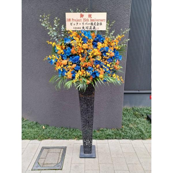 商品発送元：florist-karenフラワー・ガーデニング特別な瞬間を彩る「スタンド花 シングル・おまかせ・リクエスト」が登場しました！どんなイベントにもピッタリなおまかせデザインで、あなたの気持ちを美しく表現します。個性的で鮮やかなスタ...