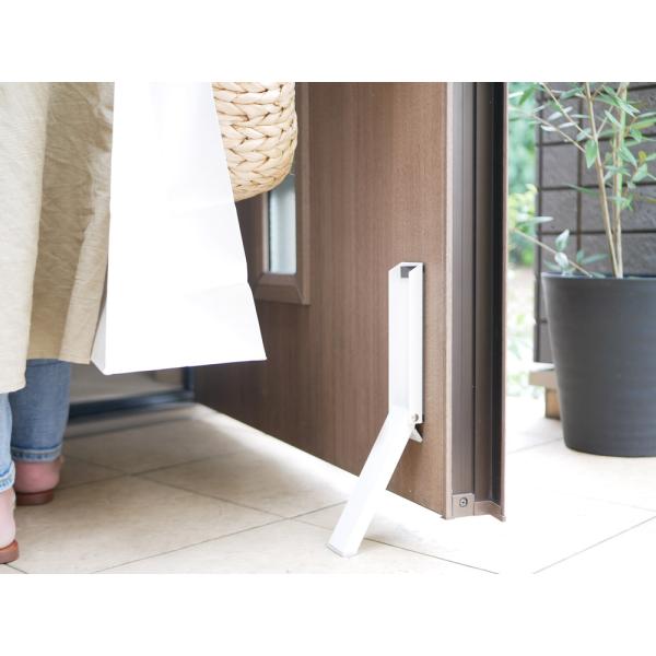 商品発送元：Hinata life生活・インテリア・文具足で簡単操作！折りたたみ式のドアストッパー玄関ドアにマグネットで簡単取り付け！お好みの角度で扉を固定するためのアイテム「マグネット折り畳みドアストッパー」ドアを明けたままにしておきたい...